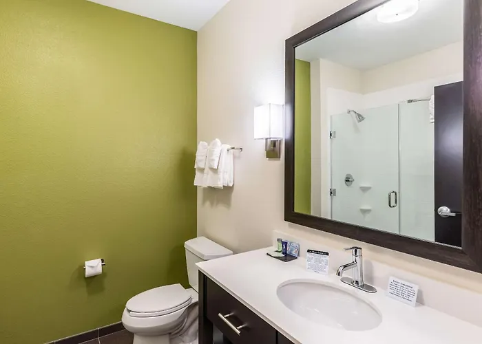 Sleep & Worth - Fossil Creek Hotel Fort Worth