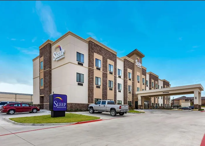 Sleep & Worth - Fossil Creek Hotel Fort Worth