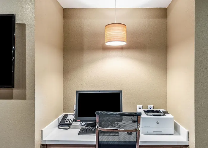 Sleep & Worth - Fossil Creek Hotel Fort Worth